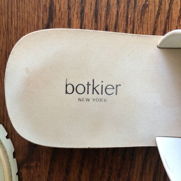 Botkier Moira Leather Slide Sandals Color: Coconut Size: 6 - Picture 4 of 7